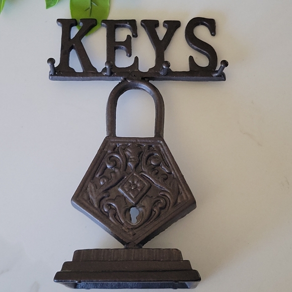 Rustic Keys Rack Home Decor - Picture 2 of 5